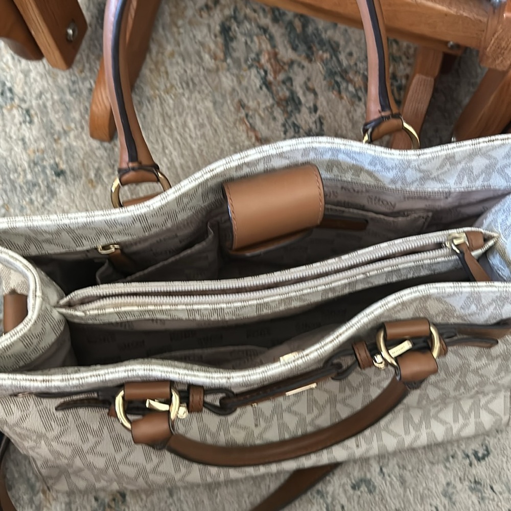Michael Kors Hamilton cream tote satchel bag 12 x 14 x 6 - Picture 7 of 9